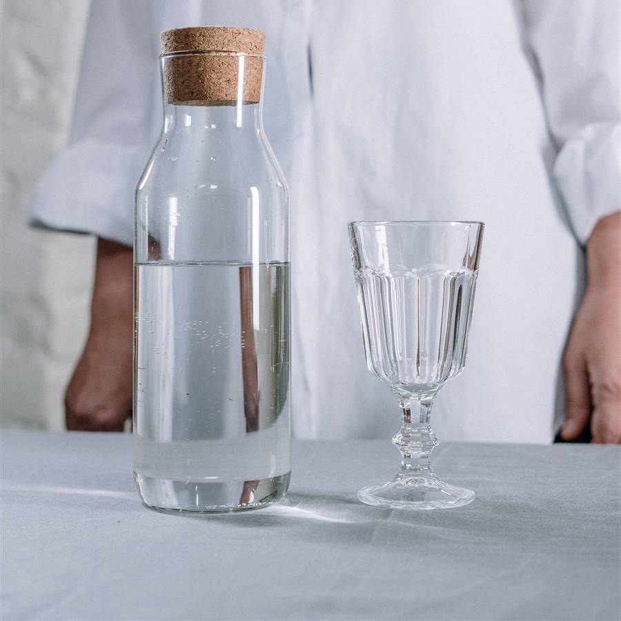 Cómo limpiar por dentro las botellas de vidrio 