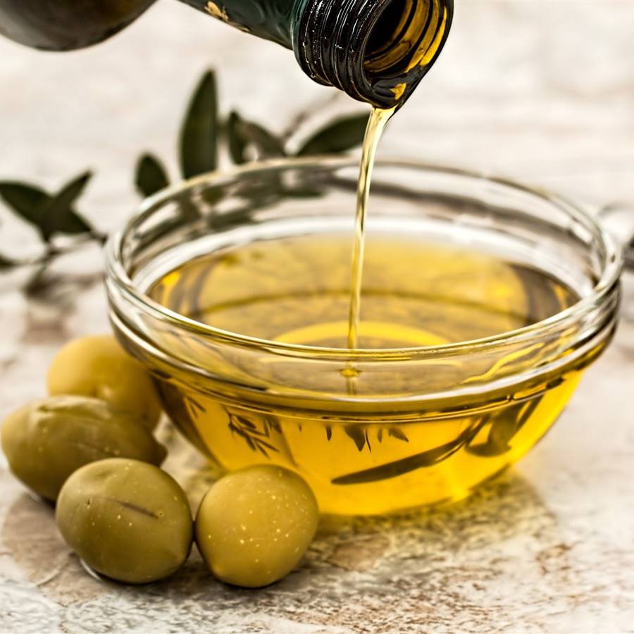 8 usos sorprendentes del aceite de oliva fuera de la mesa