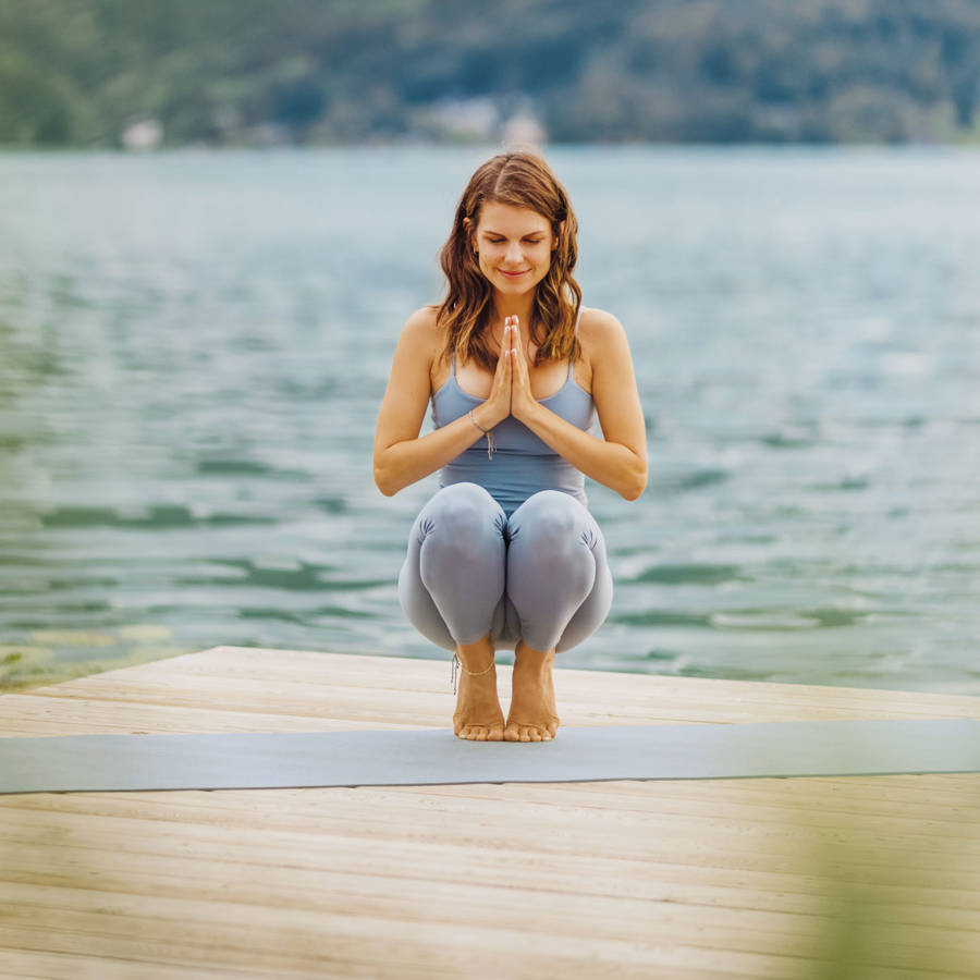 6 posturas de yoga para afinar tu intuición, equilibrar tus emociones y ganar paz mental