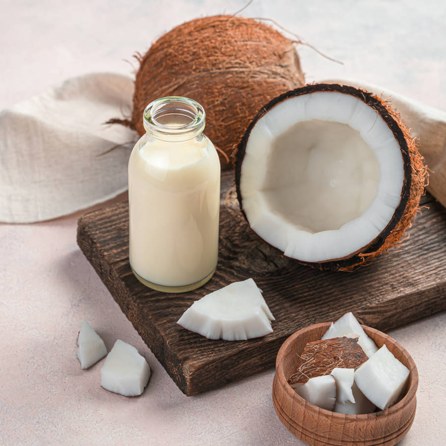 Leche de coco: qué es, propiedades y cómo usarla en la cocina