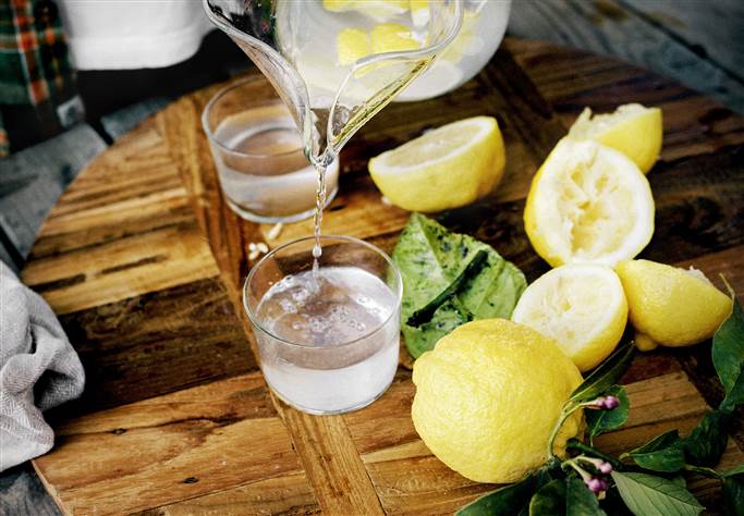 Agua con limón