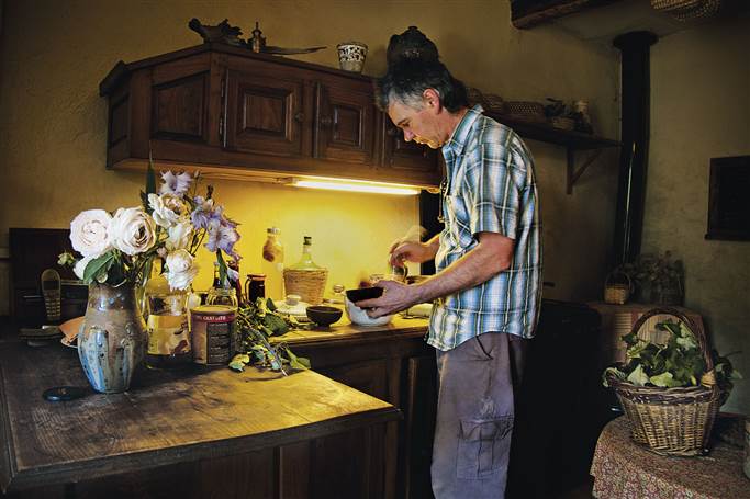 Bernard cocinando plantas