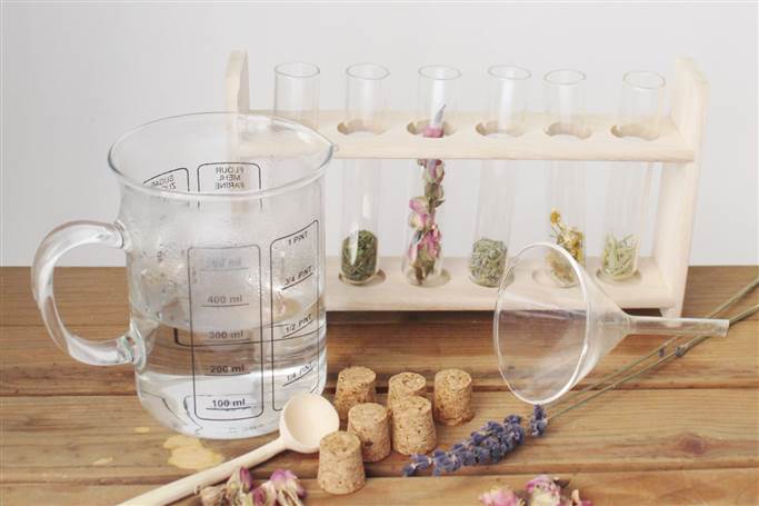 Ingredientes para hidrotalatos florales Blob Belleza desde la raíz