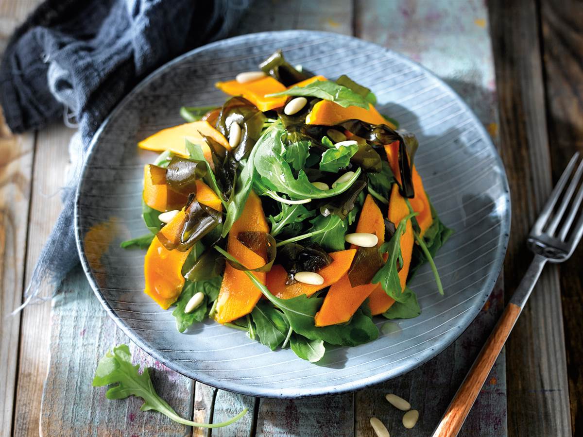 Ensalada de wakame con mango