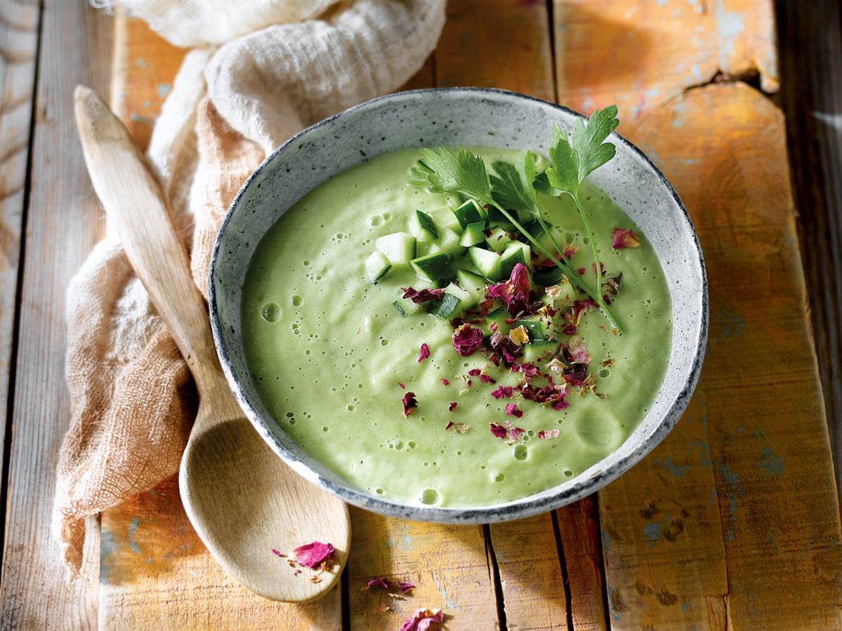 Gazpacho de pepino, aguacate y lima