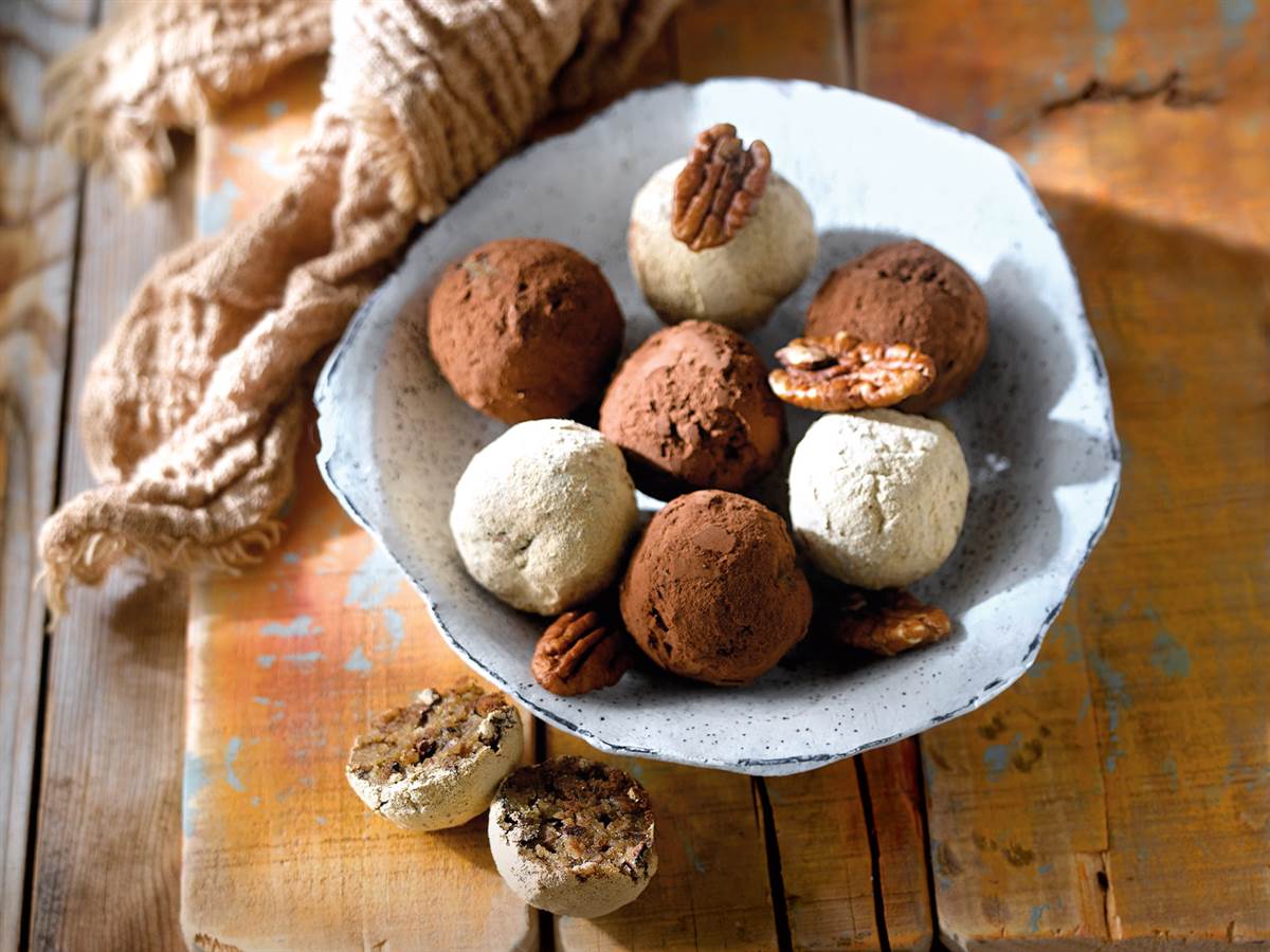 Trufas de pecanas y dátiles con cacao y maca