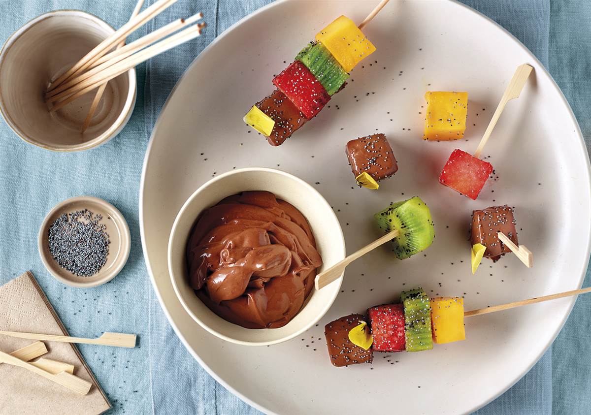 Brochetas de fruta para bañar en chocolate