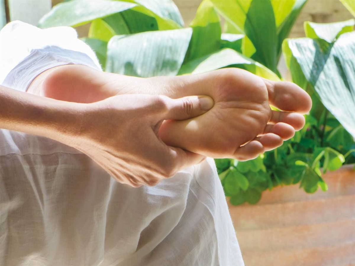 Importancia de masajes en los pies antes de ir a la cama