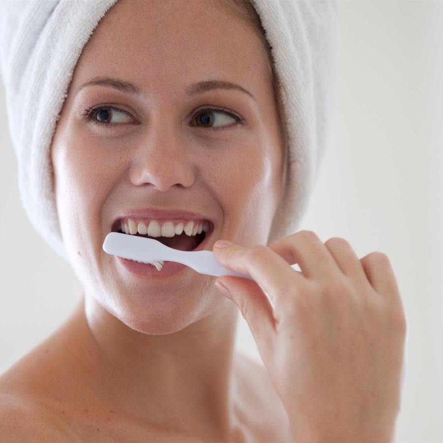 12 ayudas naturales para refrescar el mal aliento