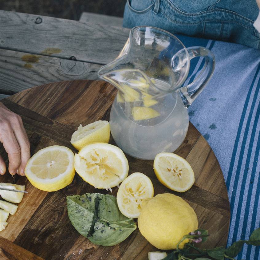 Agua con limón