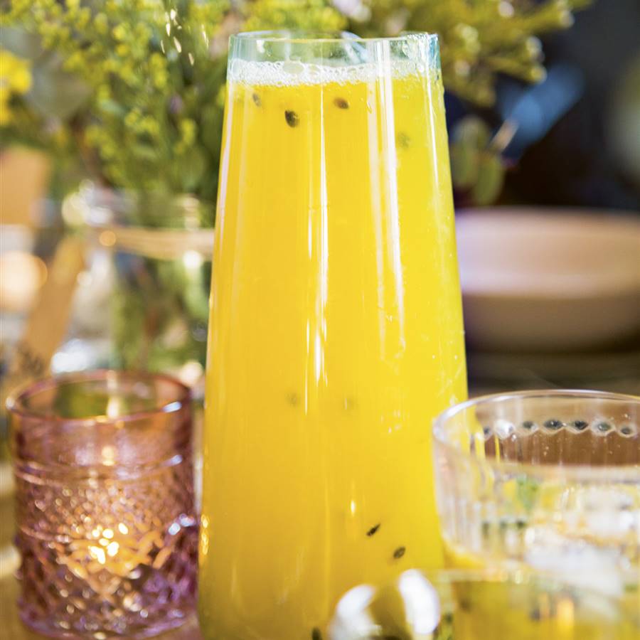 Agua de maracuyá, naranja y menta