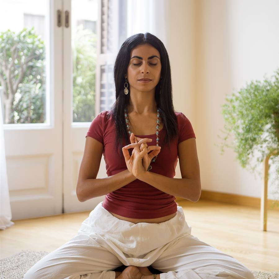Mudra de corazón para transformar el dolor en calma