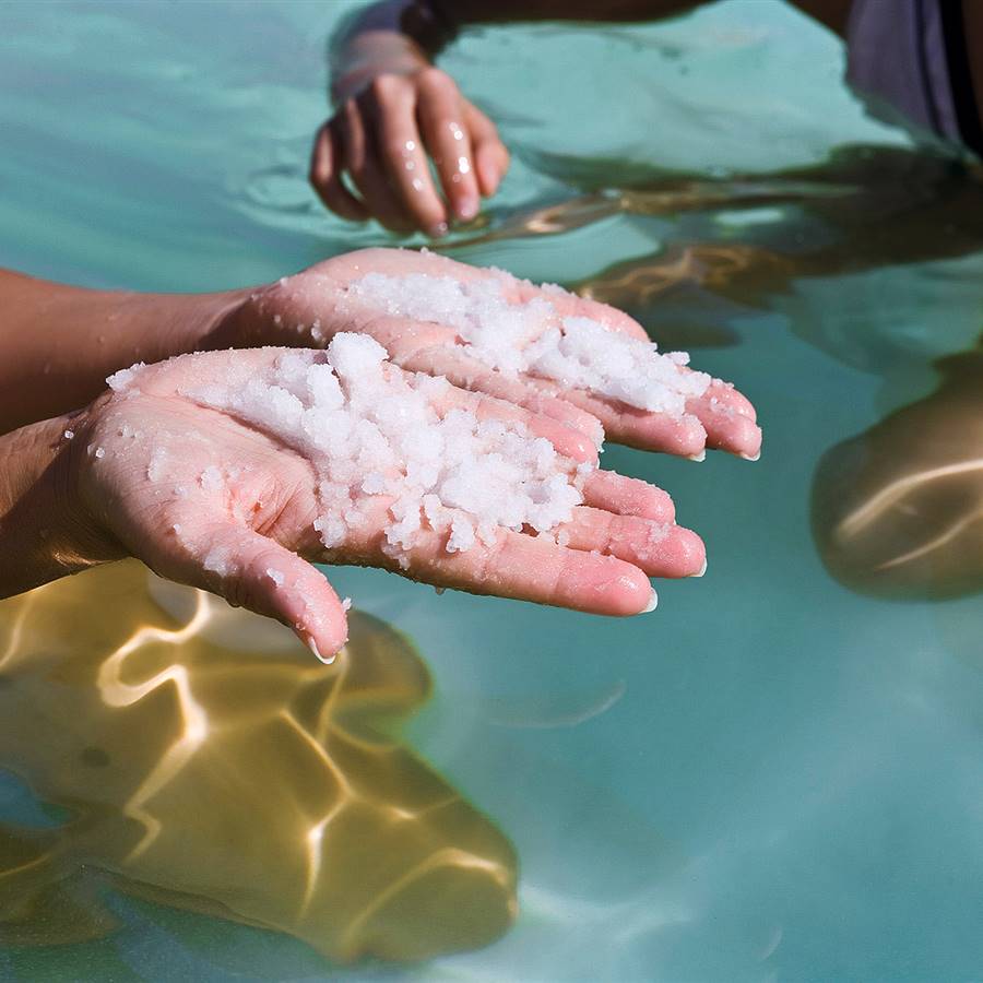 Agua y sal: todos los remedios en baños, duchas, gárgaras y vahos