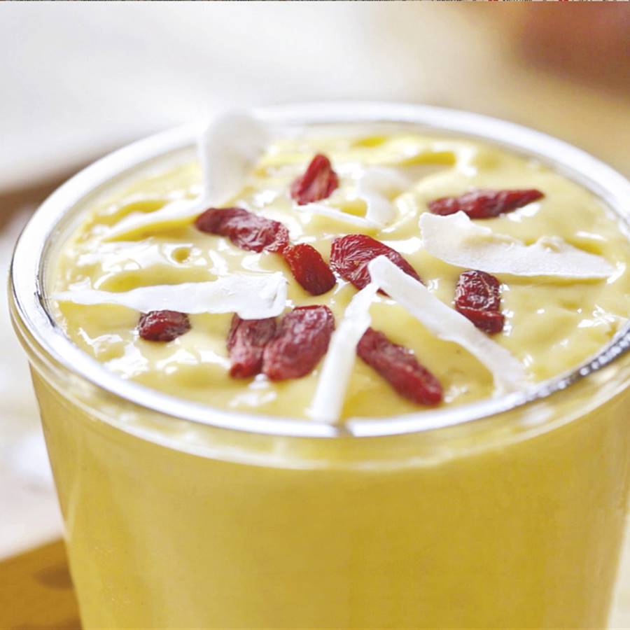 Batido de mango, piña y plátano