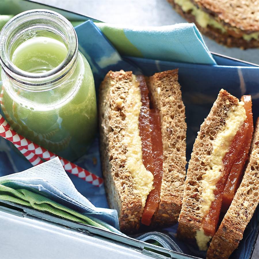 bocadillo-requeson-vegano-membrillo