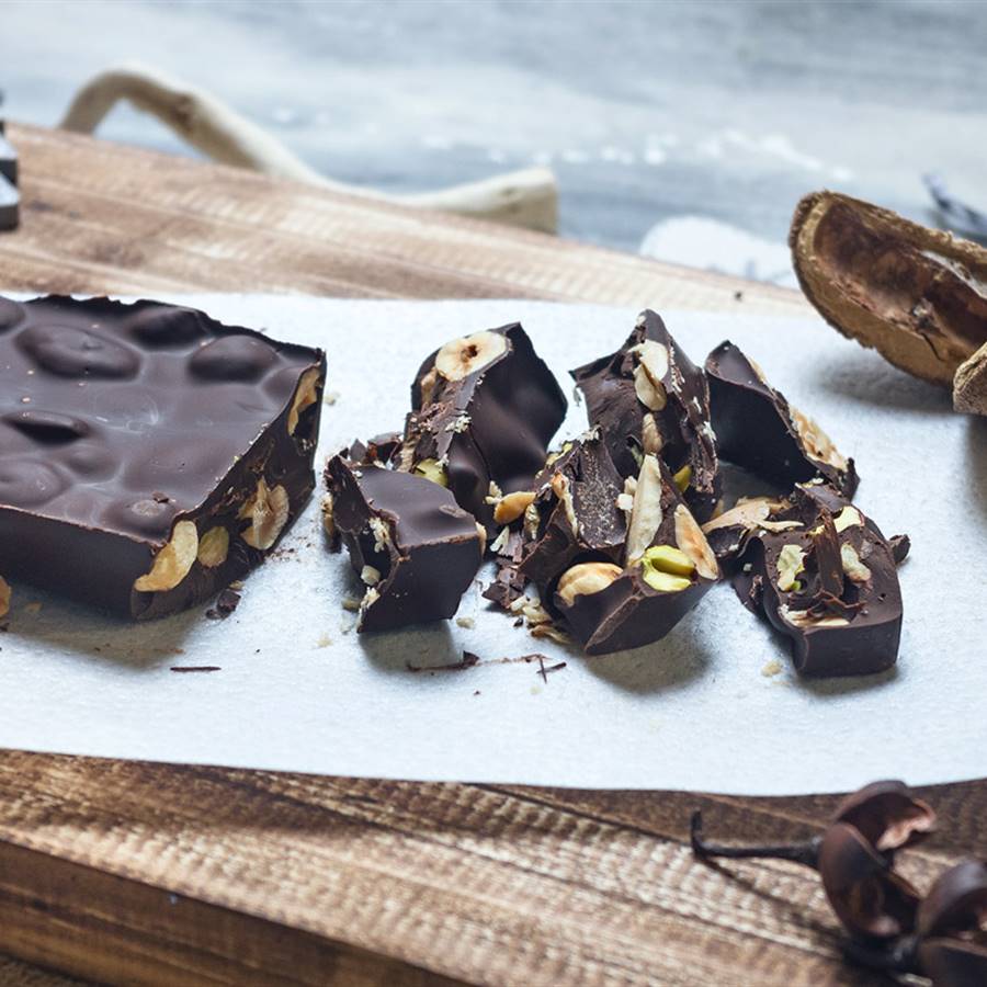 El turrón casero de chocolate más fácil de hacer del mundo (y otras recetas de turrón vegano que te conquistarán) 