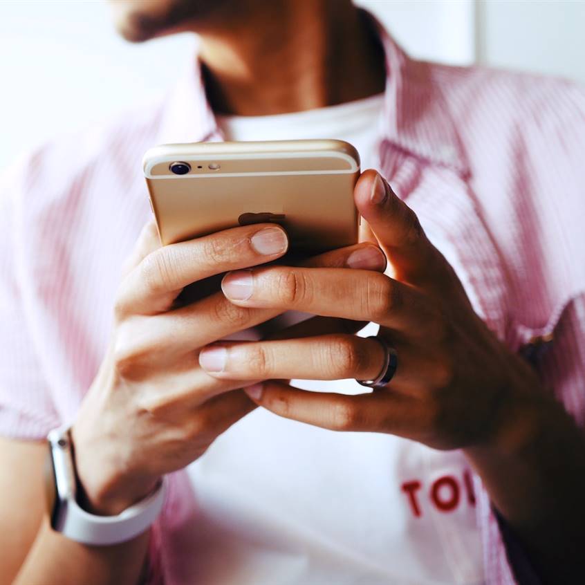 Control, celos y WhatsApp: un cóctel explosivo. ¡No caigas en la trampa! Control, celos y WhatsApp: un cóctel explosivo. ¡No caigas en la trampa!