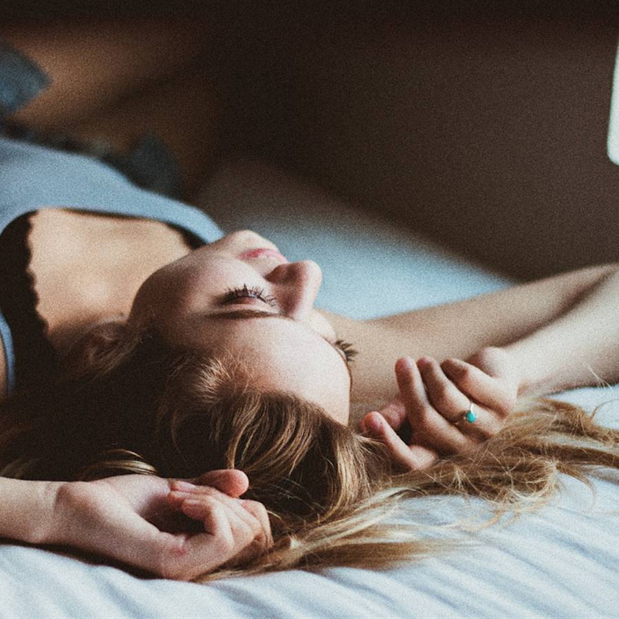 Dormir con luz favorece el aumento de peso
