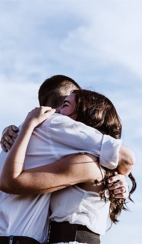 efecto-abrazos-felicidad-oxitocina