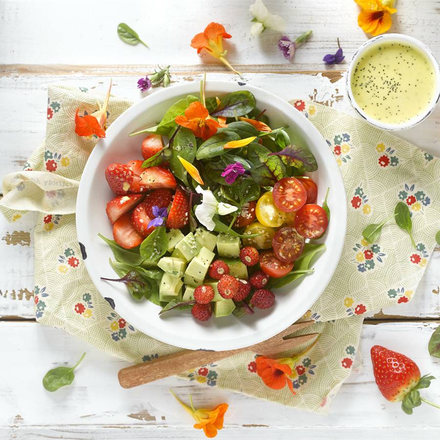 Ensalada de frutos rojos con aliño dulce de naranja 