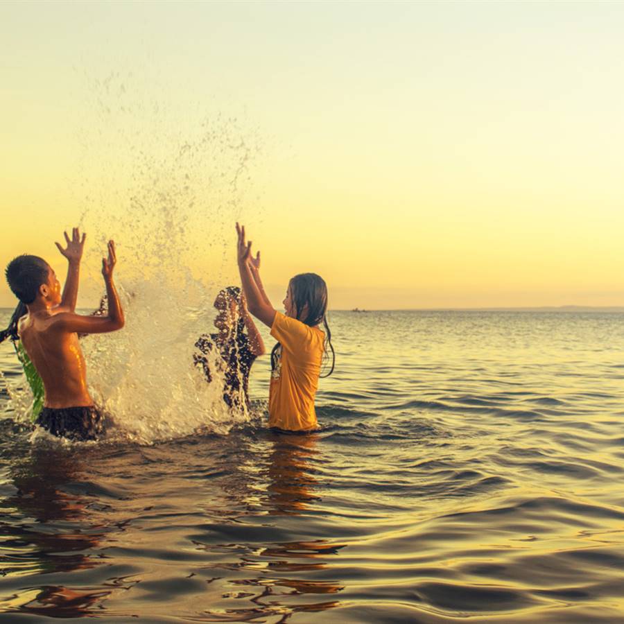 Por qué es mejor para los niños jugar al aire libre