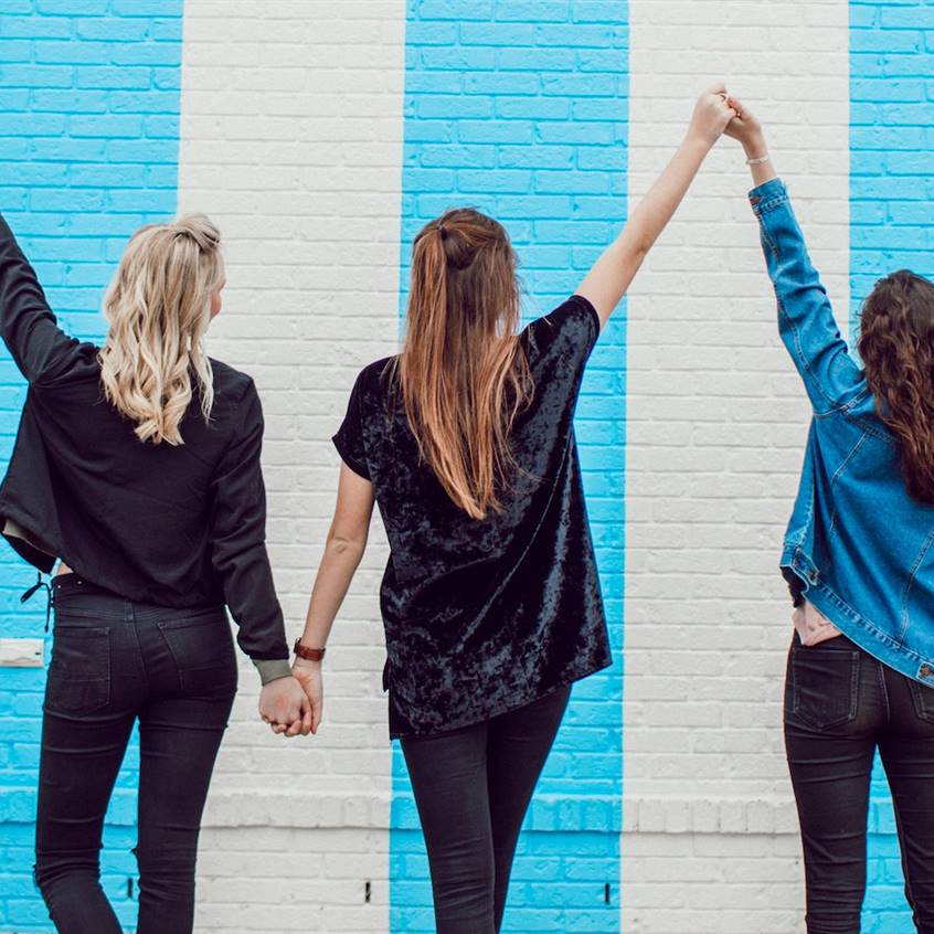 Por qué no olvidar a los amigos cuando se está en pareja Por qué no olvidar a los amigos cuando se está en pareja