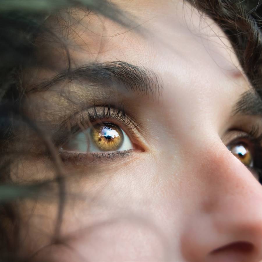 8 cuidados naturales para aliviar los ojos irritados 