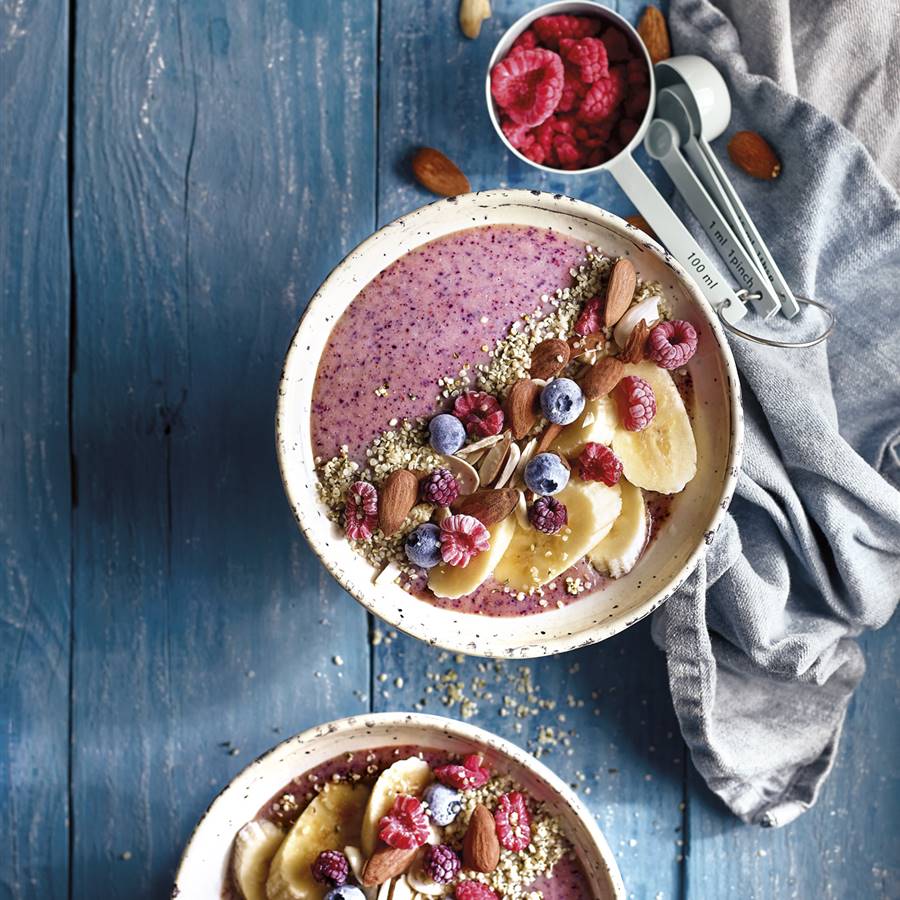 Smoothie bowl de frutos rojos  