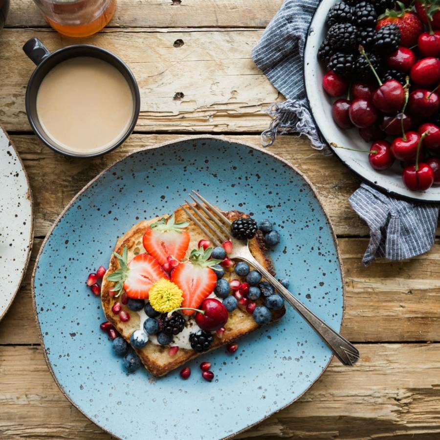 7 desayunos sanos que te alegrarán el verano