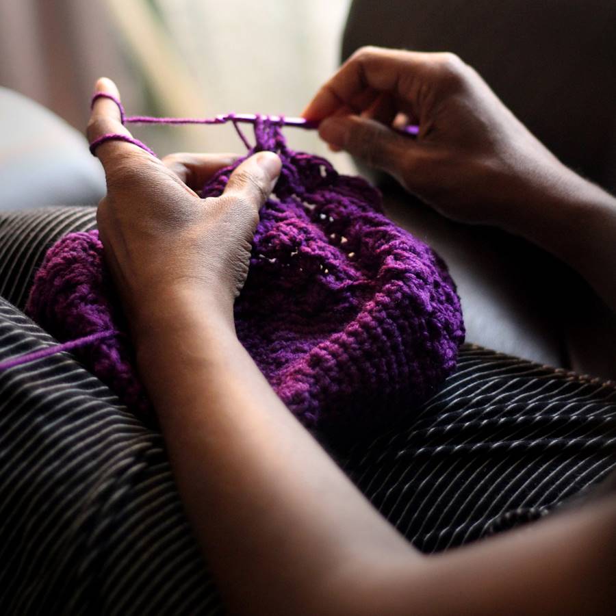 Hecho a mano: 3 ejemplos de manualidades como vía de expresión