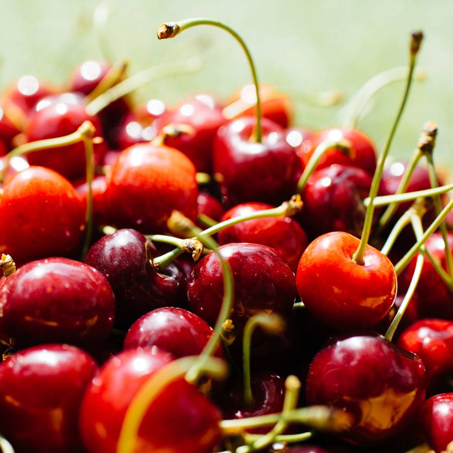 ¿Es malo beber agua después de comer cerezas?
