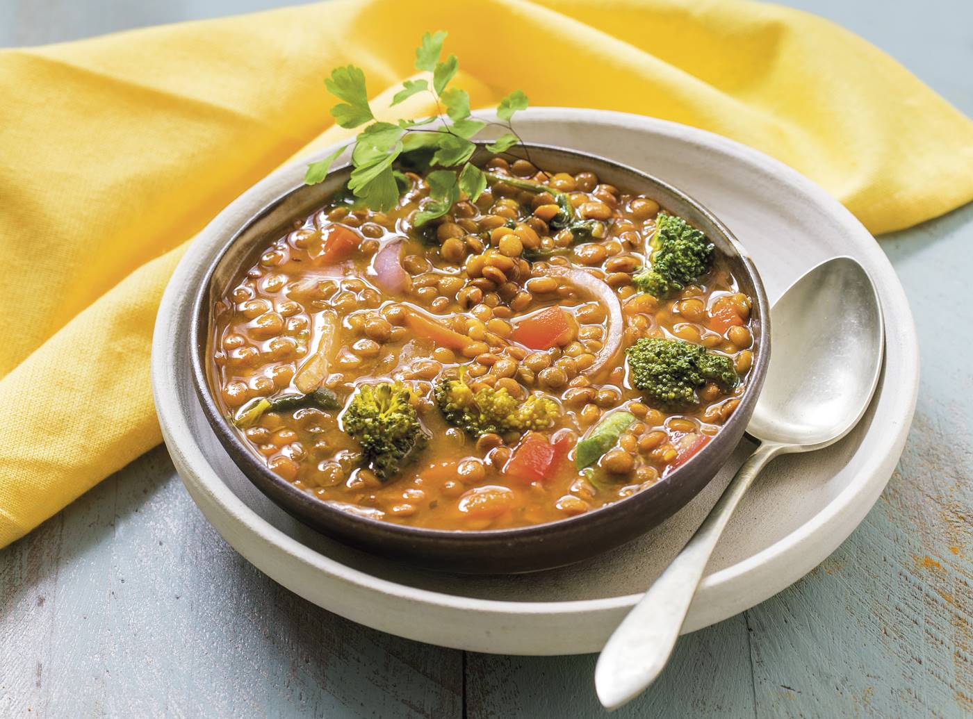 Sopa de lentejas con cúrcuma