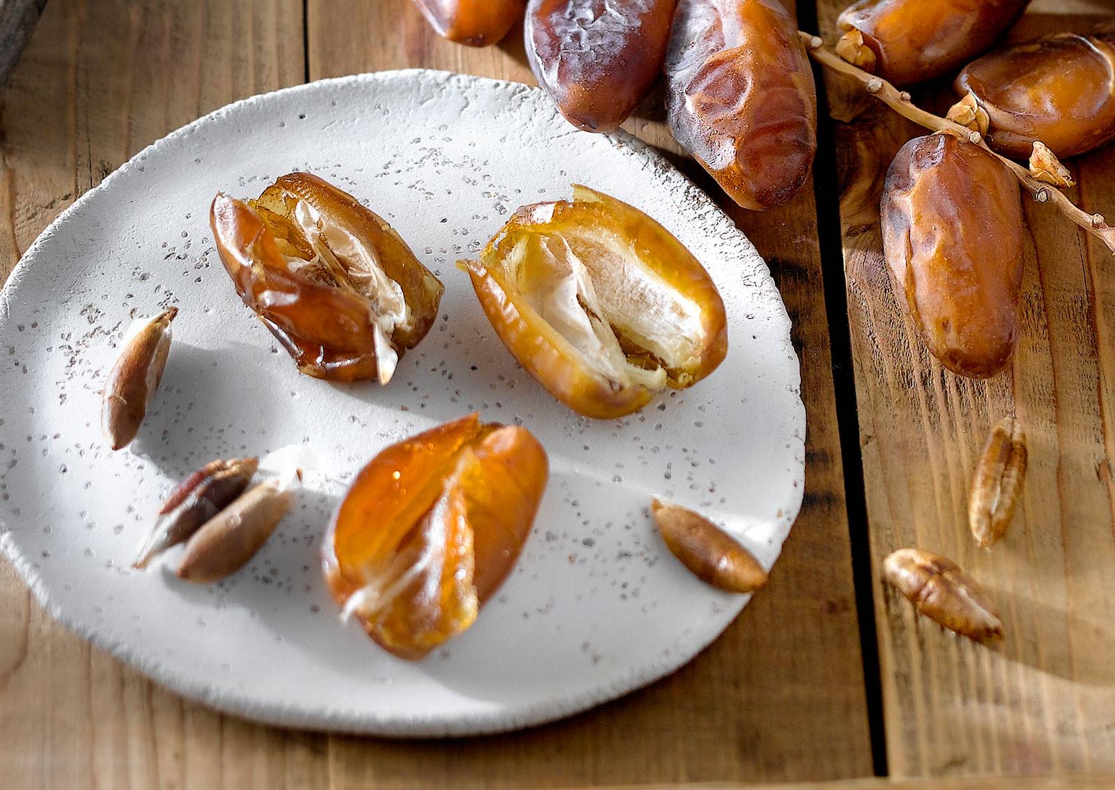 snack-saludable-express-datiles-rellenos-tahini