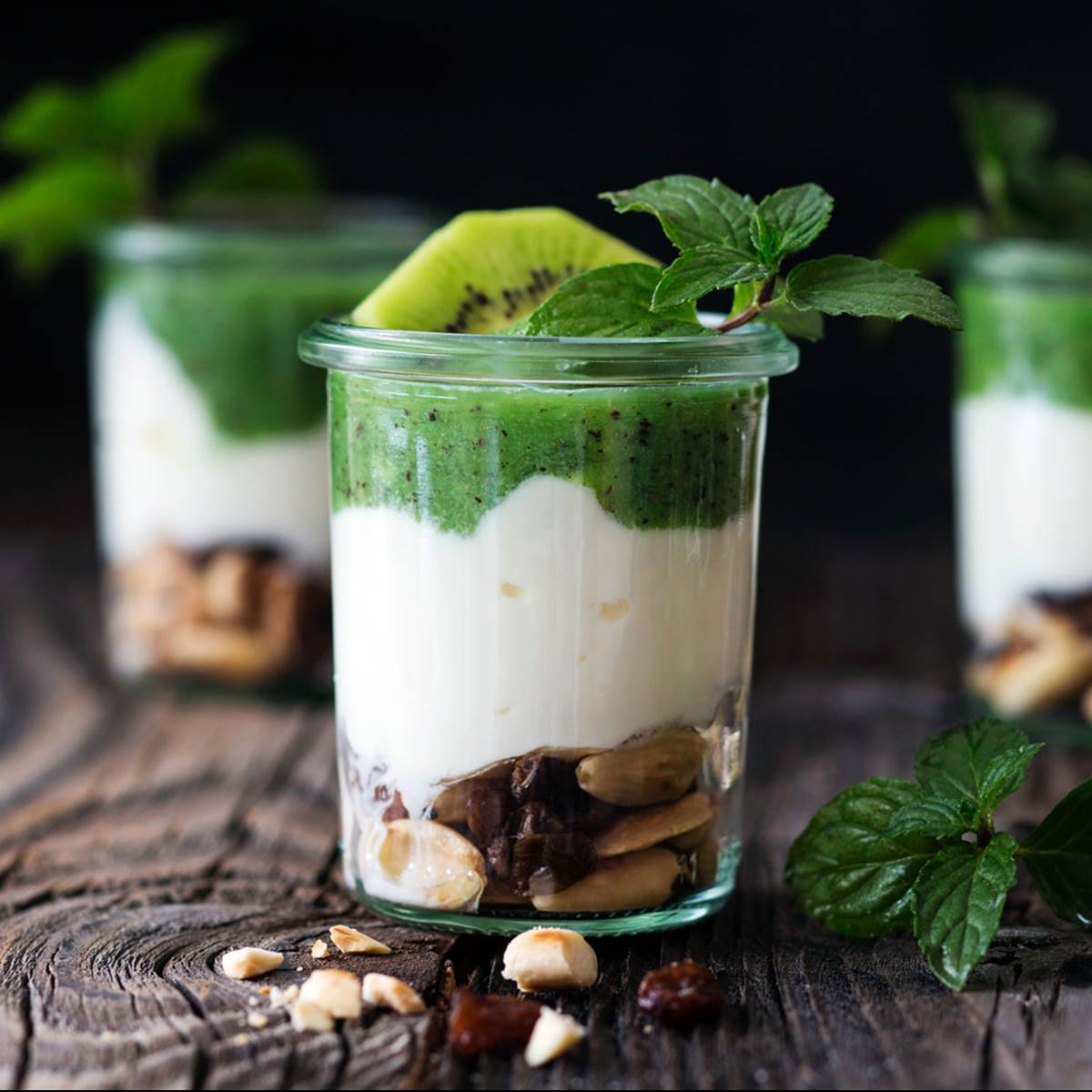 snack-saludable-express-yogur-fruta-frutos-secos