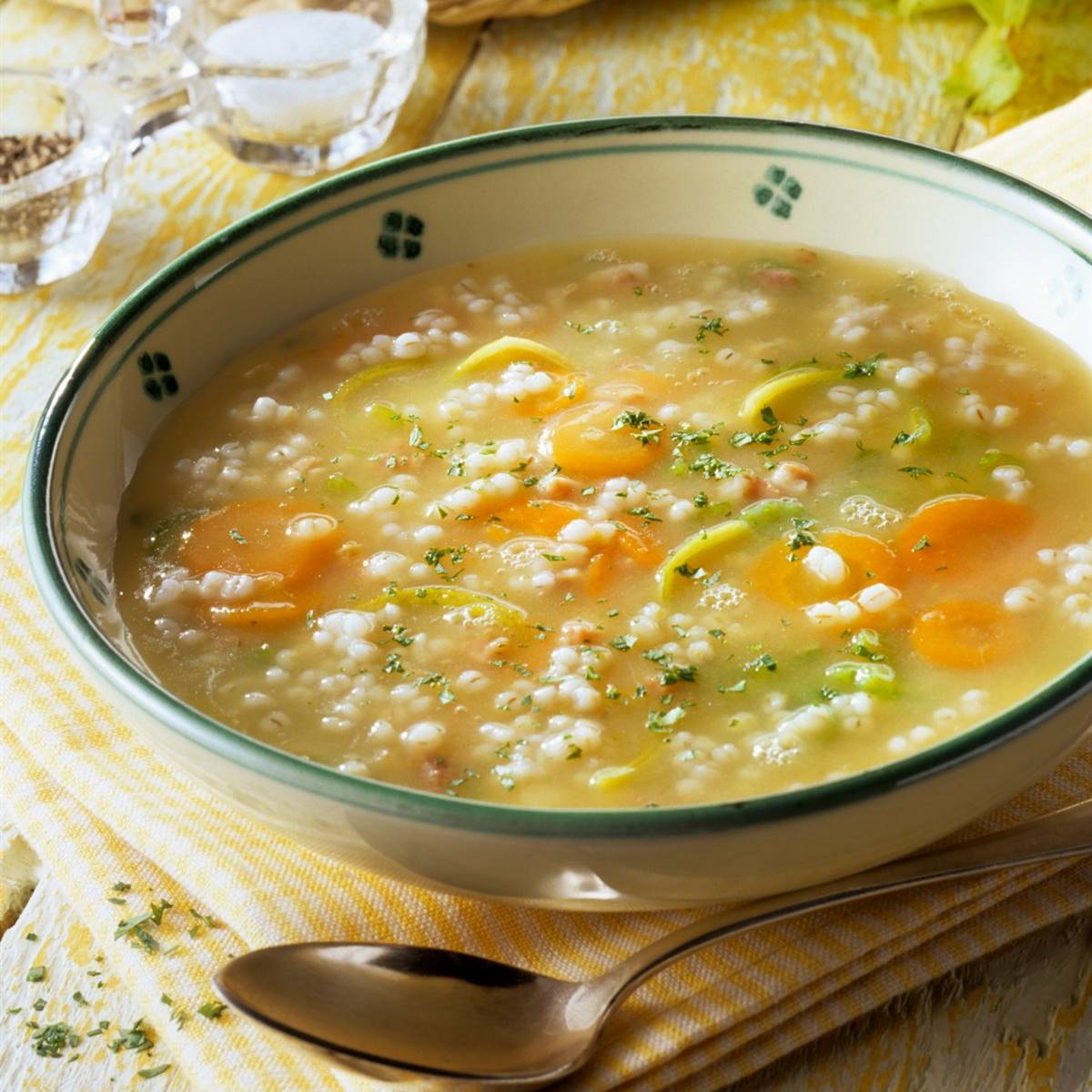 Sopa de cebada con verduras