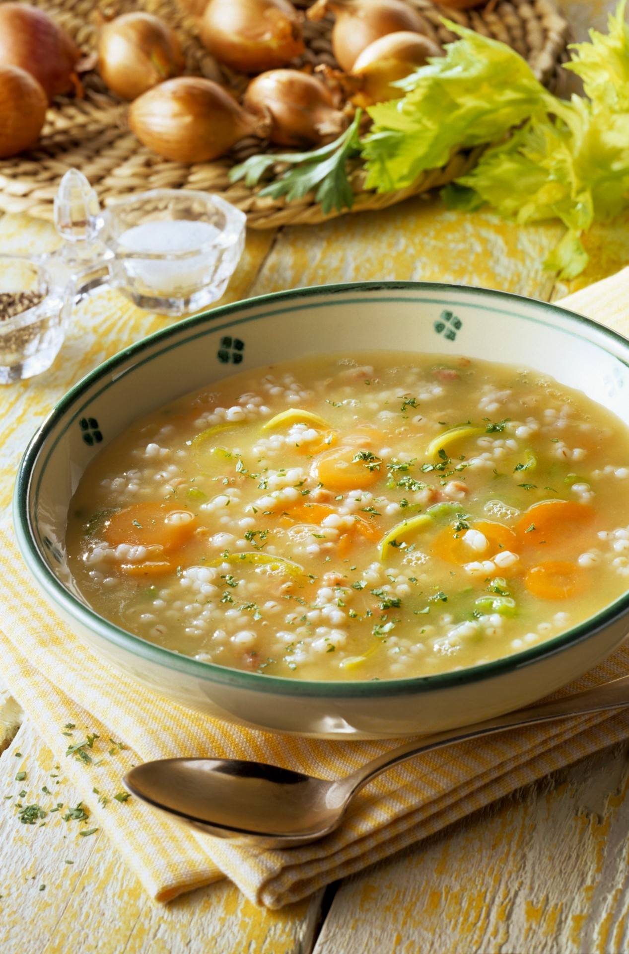 Sopa de cebada con verduras