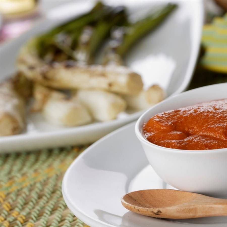 5 formas de cocinar los calçots (y las mejores salsas para acompañarlos)