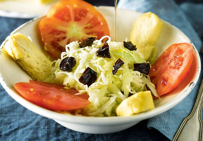 Ensalada-de-col-con-queso-de-anacardos