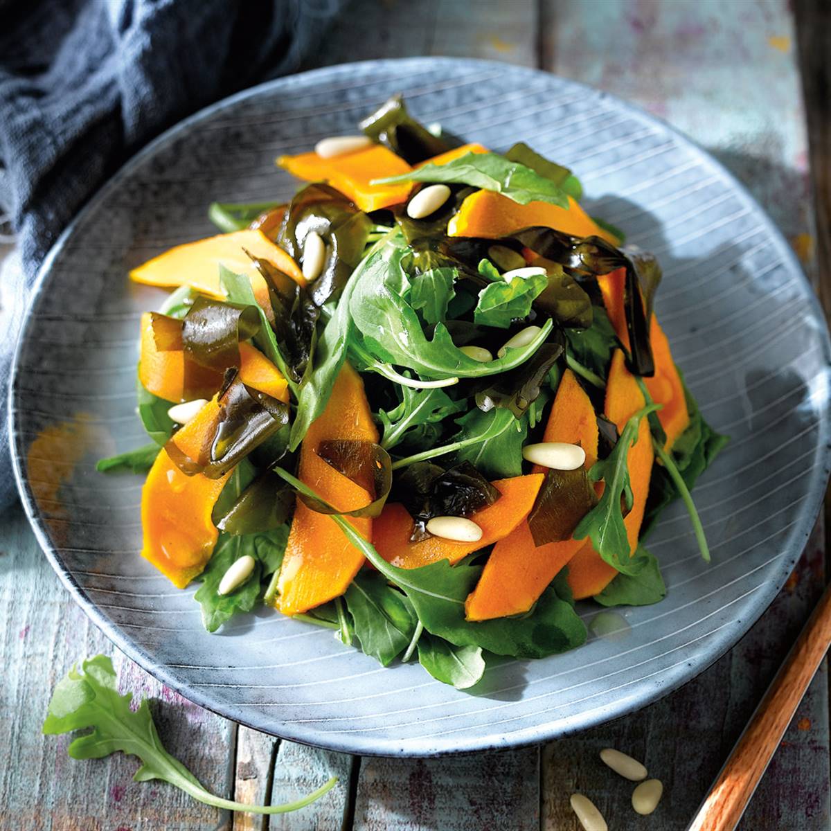 Ensalada de wakame con mango