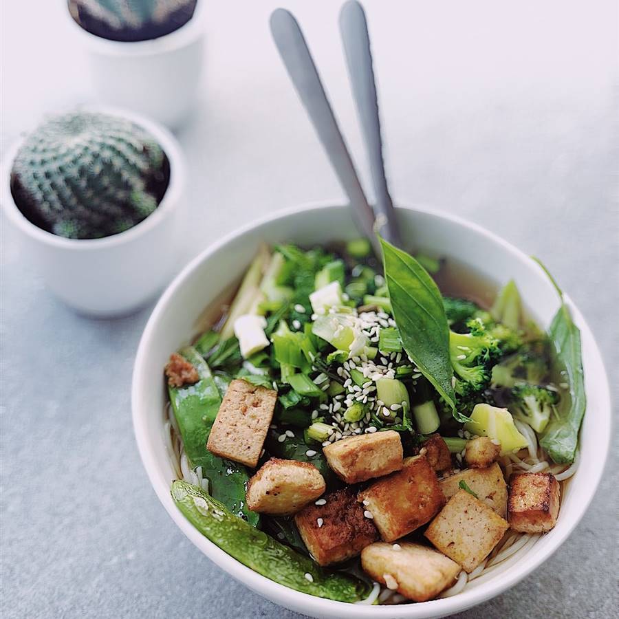Bol de vegetales con tofu 