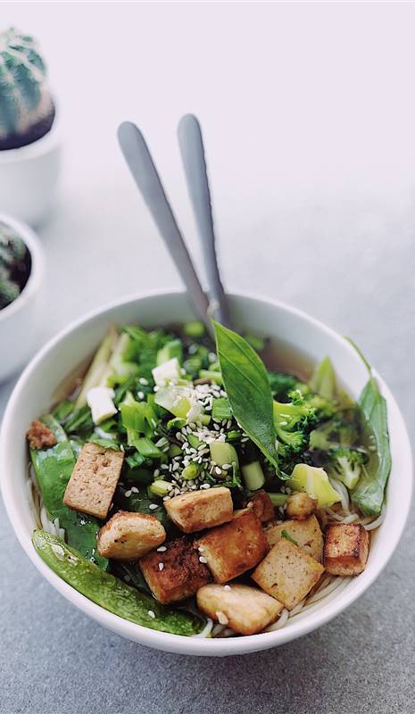 Bol de vegetales con tofu 