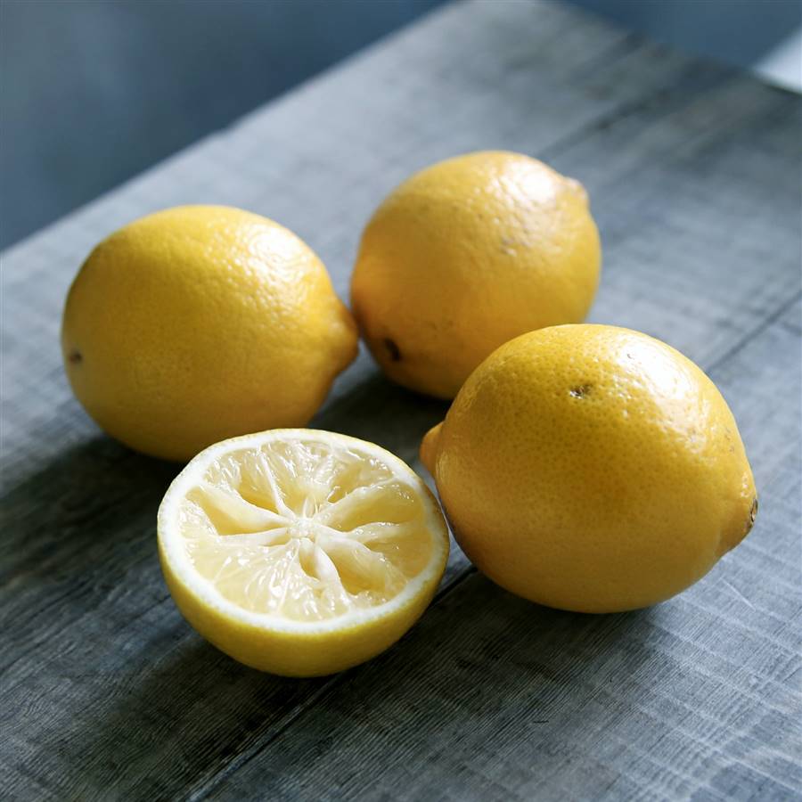 9 maneras de aprovechar las cáscaras de limón