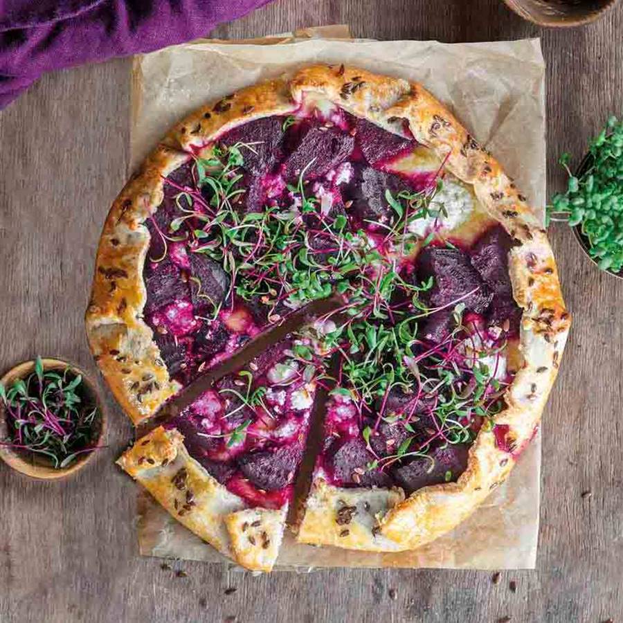 Galette de remolacha y brotes (microgreens)