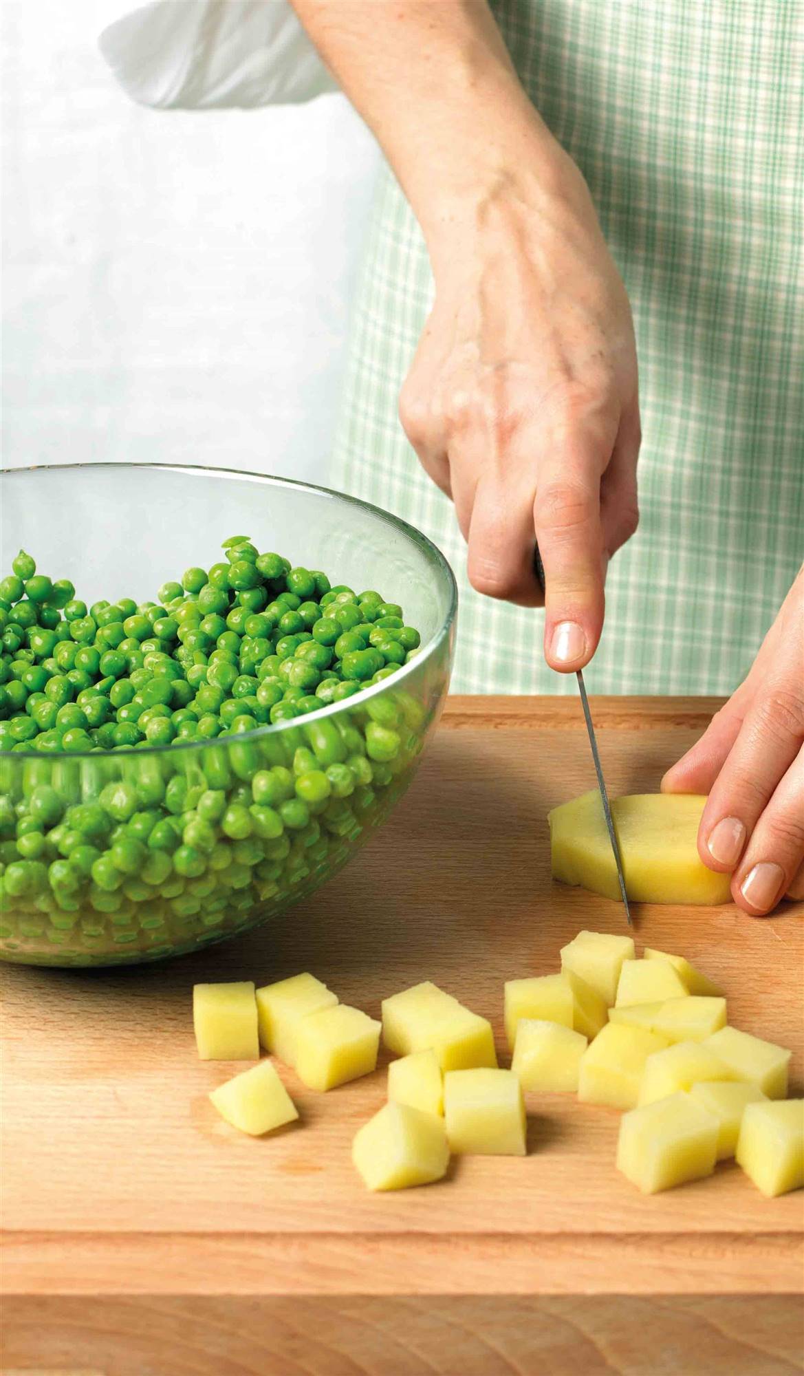 Puré de patatas con champiñones salteados con guisantes