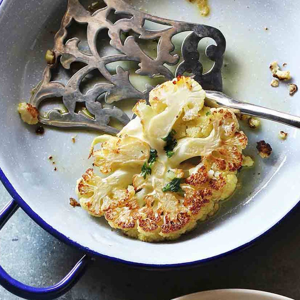 Receta de coliflor con pesto de espinacas y pistachos