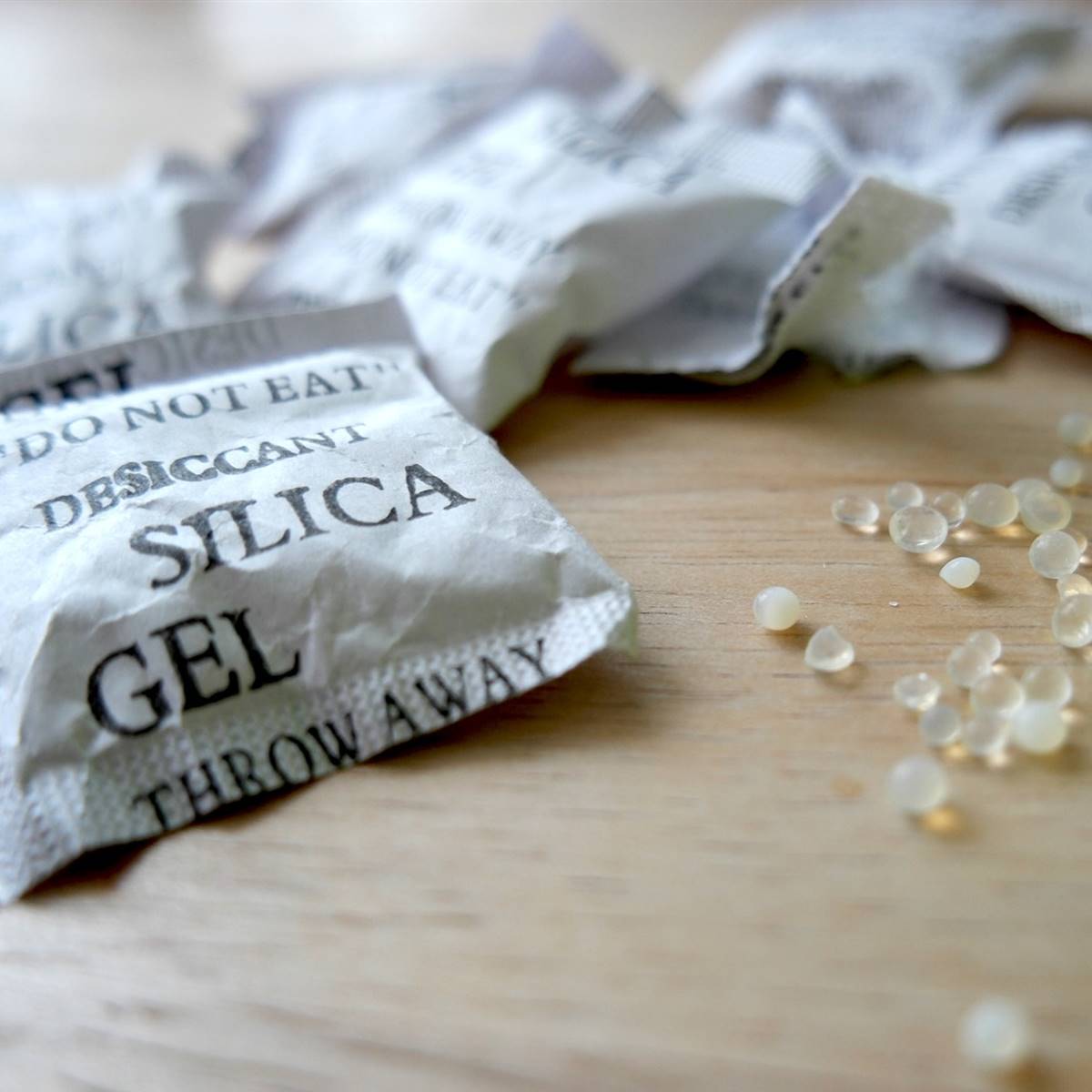 No tires los sobrecitos de silica gel: tienen otros usos