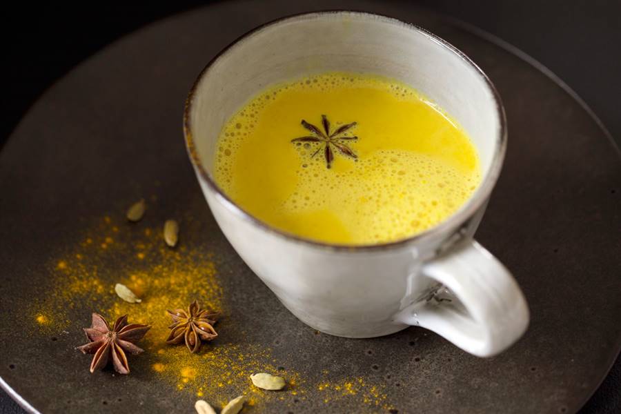 Chai latte de cúrcuma