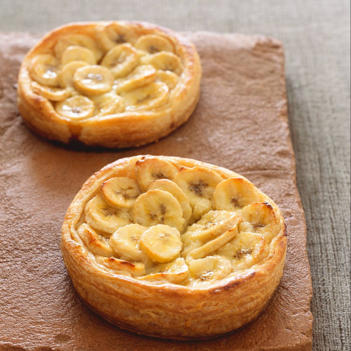 TARTALETAS-DE-PLÁTANO-Y-QUESO-FRESCO