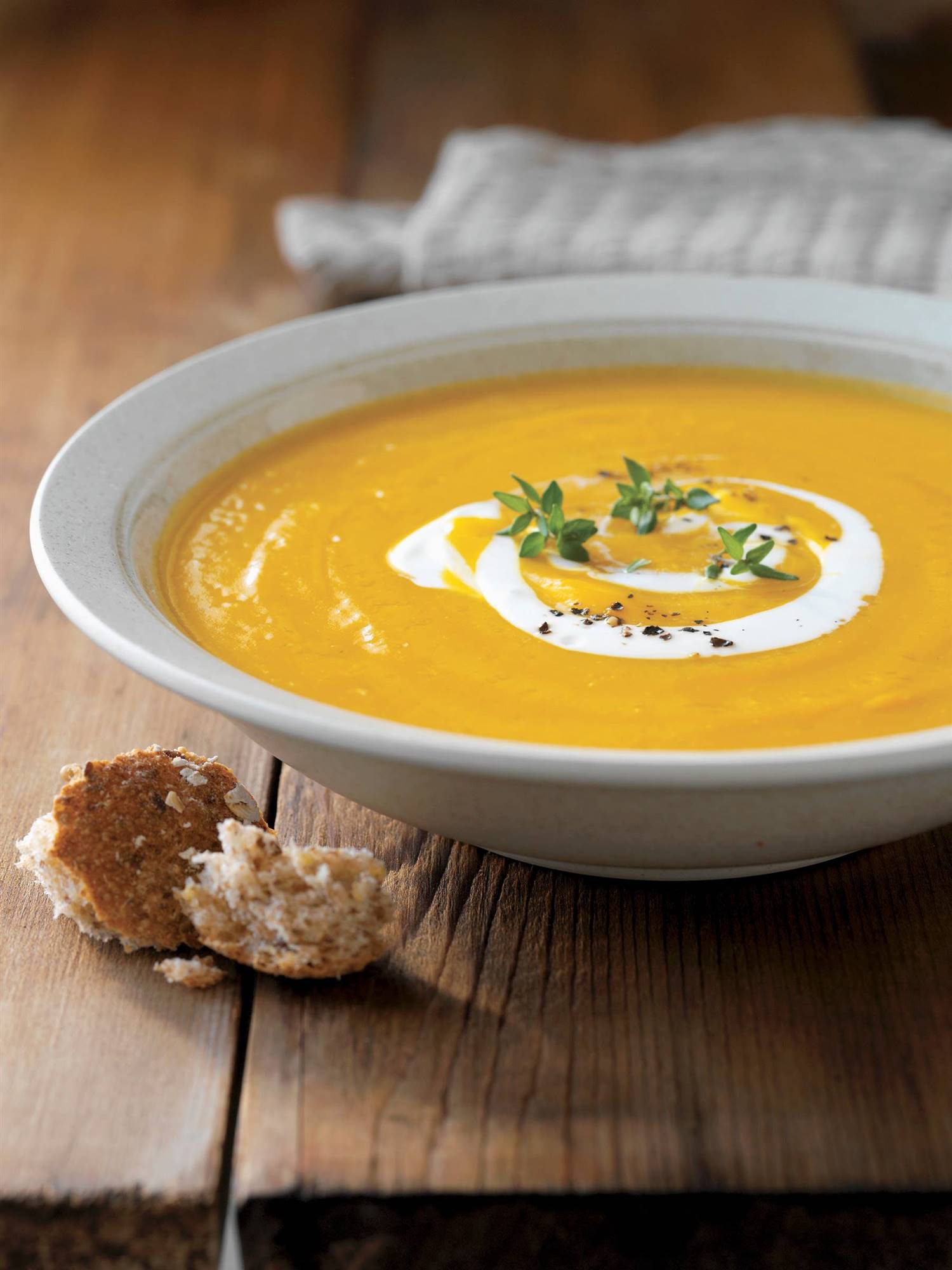 Crema-de-calabaza-con-yogur-y-tomillo