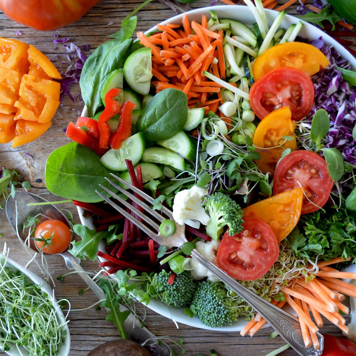 Alimentos que no deberíamos cocinar y ventajas de comer crudo